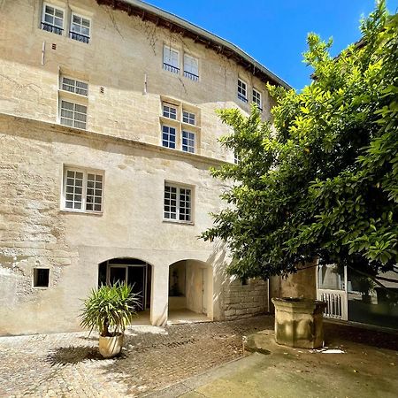 Appartement Aux Pieds Du Palais Des Papes. Avignon Bagian luar foto