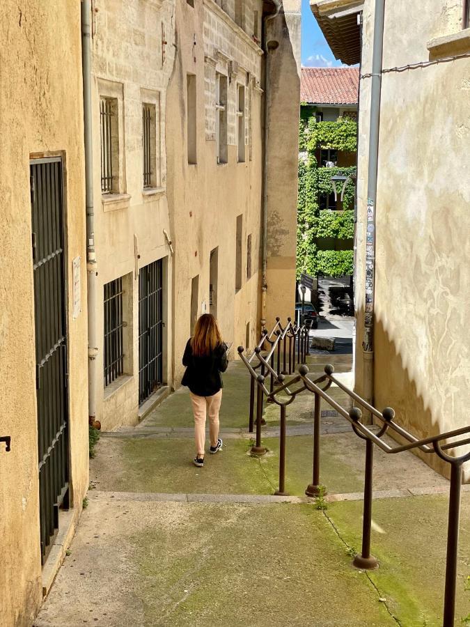Appartement Aux Pieds Du Palais Des Papes. Avignon Bagian luar foto
