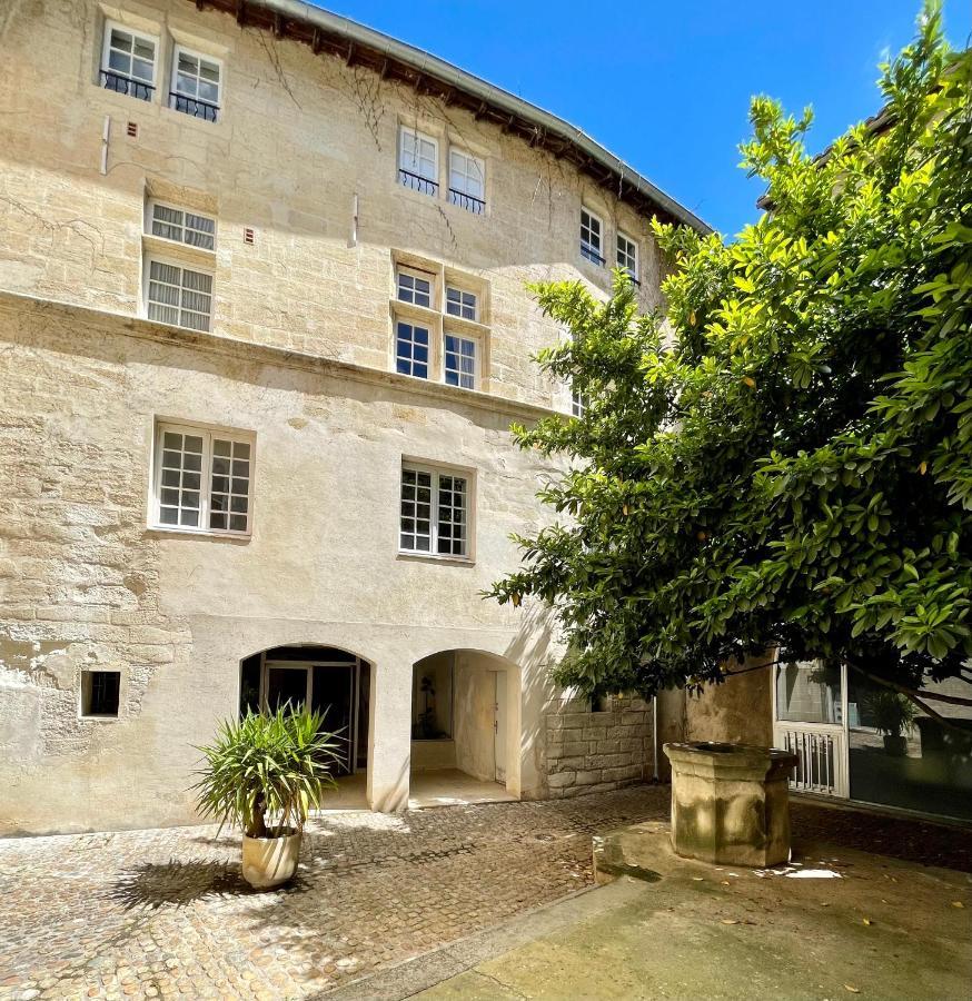 Appartement Aux Pieds Du Palais Des Papes. Avignon Bagian luar foto