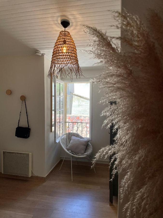 Appartement Aux Pieds Du Palais Des Papes. Avignon Bagian luar foto