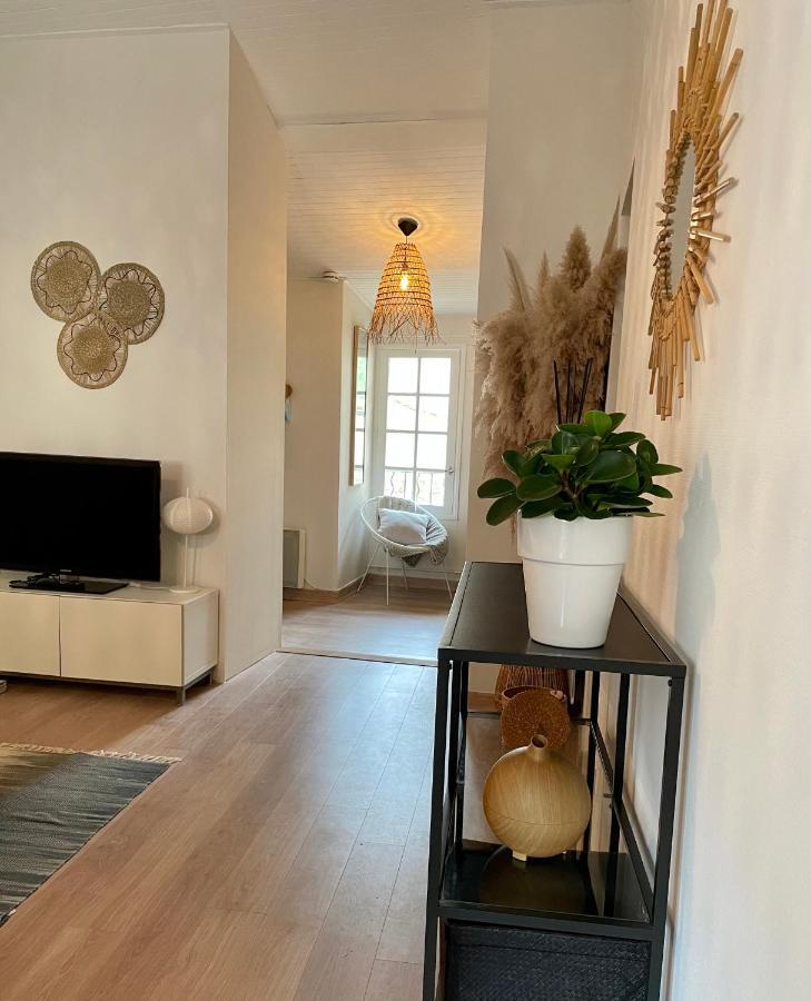 Appartement Aux Pieds Du Palais Des Papes. Avignon Bagian luar foto