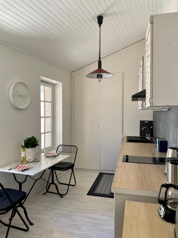 Appartement Aux Pieds Du Palais Des Papes. Avignon Bagian luar foto
